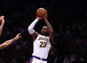 半岛体育app-湖人客场击败爵士，詹皇开炮，助球队登顶西部