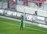 半岛体育官网入口-基尔斯坦中场传球精准，助球队取胜