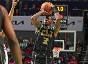 半岛体育直播-火箭在客场大胜黄蜂，取得六连胜