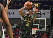 半岛体育直播-火箭在客场大胜黄蜂，取得六连胜