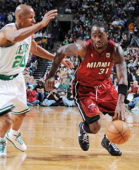 关于热火队逆袭成功，一路领先赢下比赛的信息