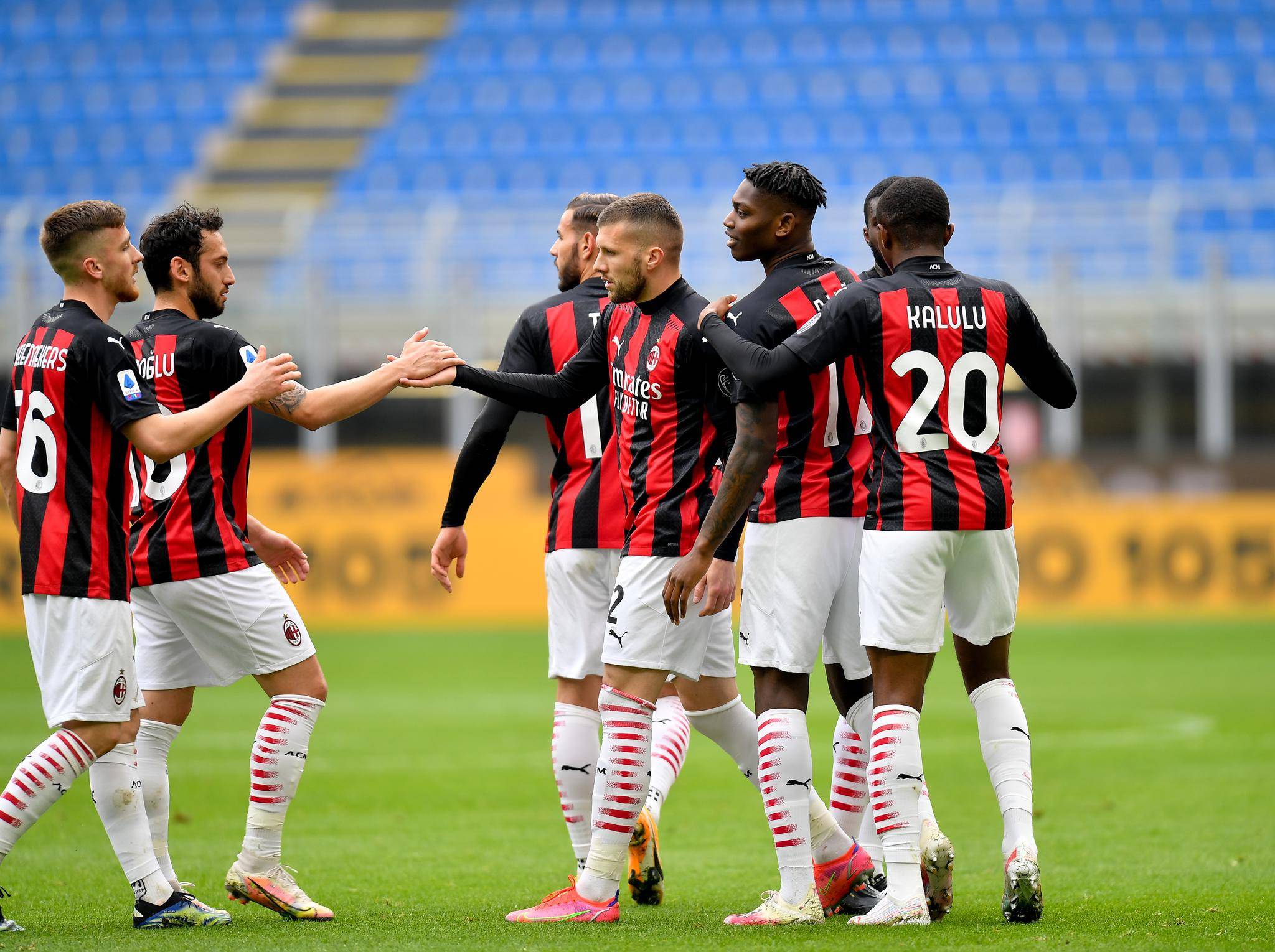 AC米兰士气高涨备战那不勒斯一役 AC米兰士气高涨备战那不勒斯一役