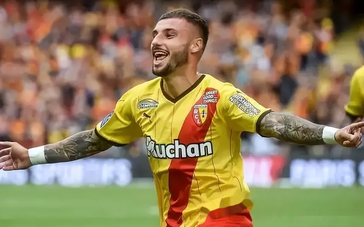 拜仁慕尼黑状态下滑，欧冠披尴尬的简单介绍