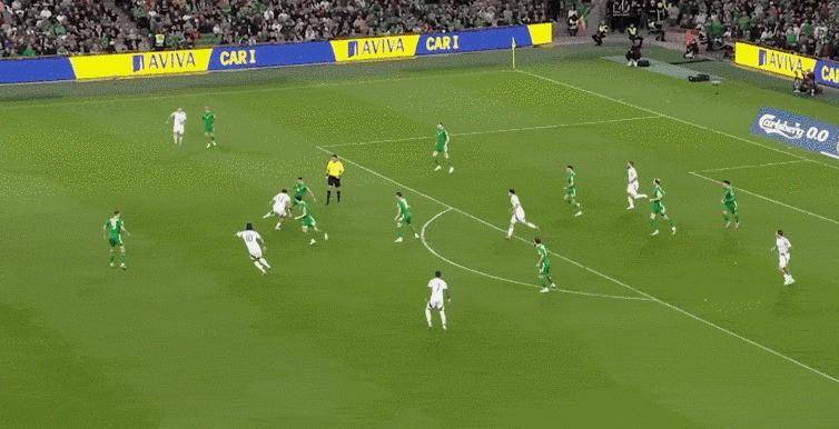 欧预赛瞬间风云:外线弹射破门得分 欧预赛瞬间风云:外线弹射破门得分