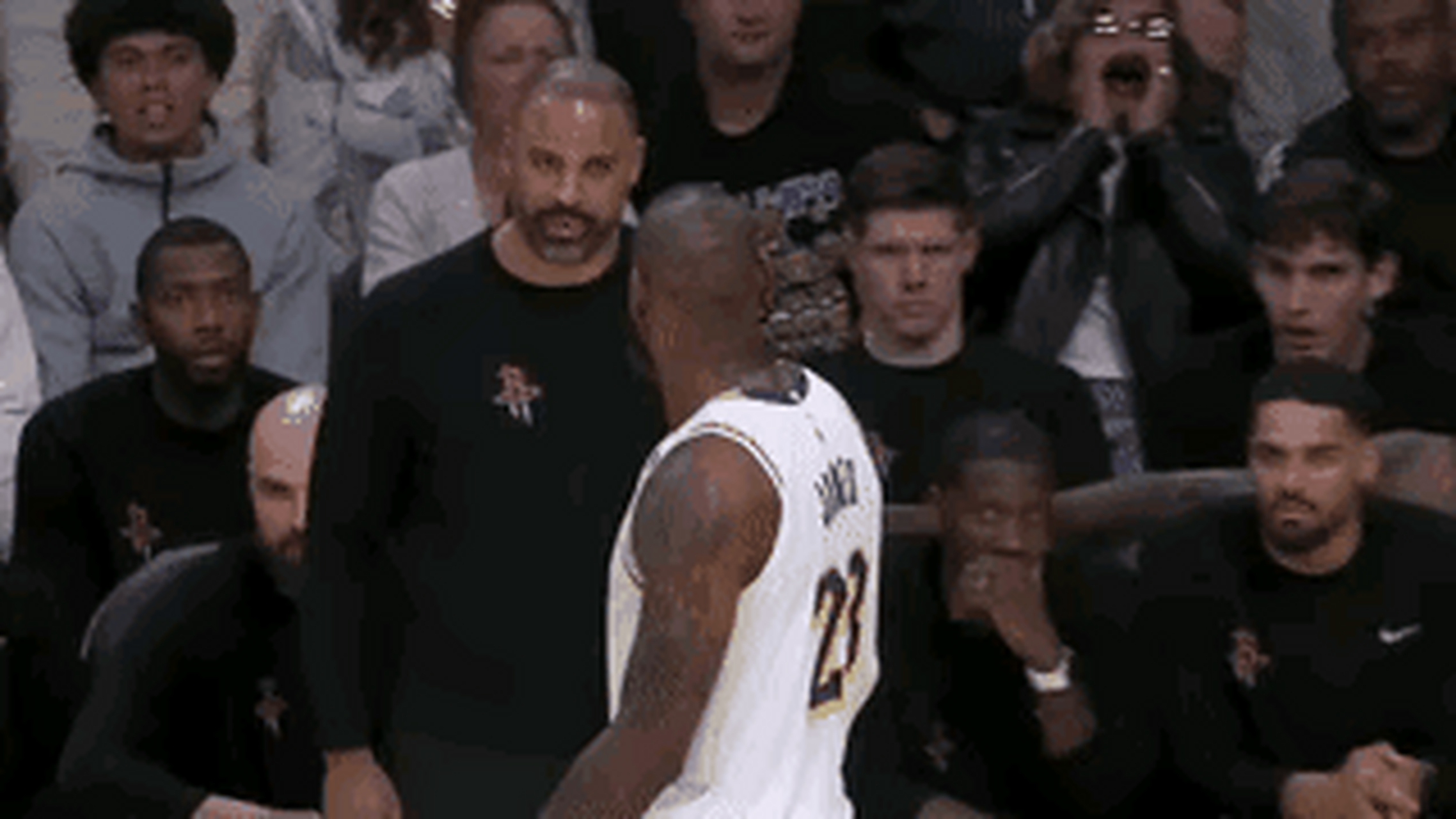 关于湖人主帅与球员发生争执,关系生变的信息 关于湖人主帅与球员发生争执,关系生变的信息