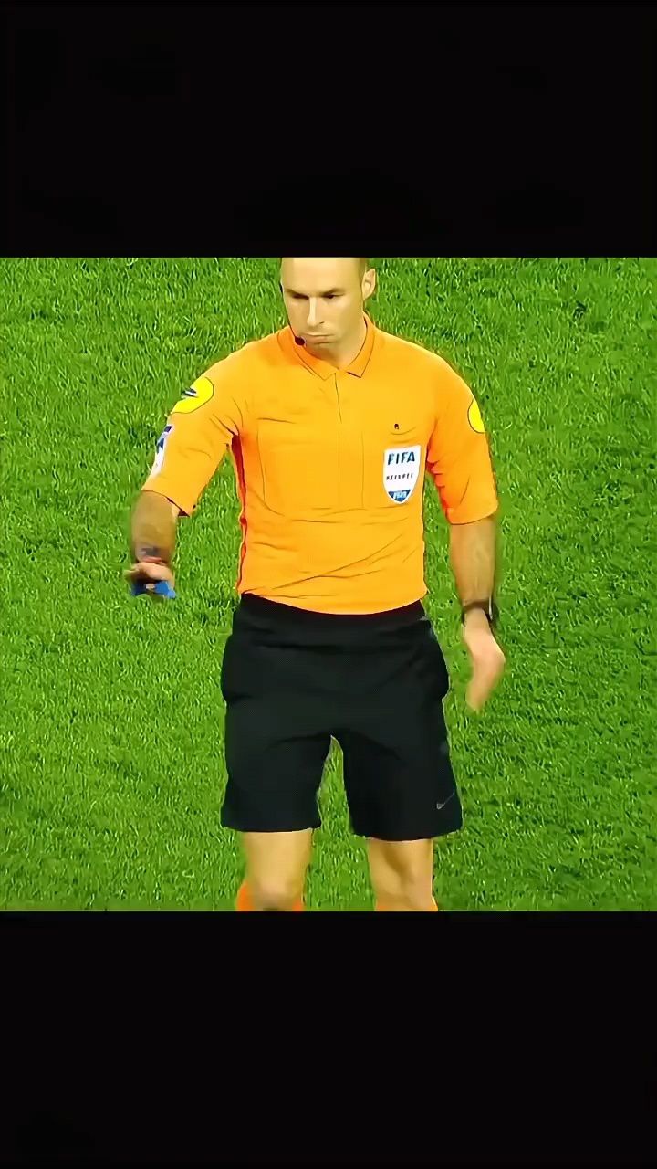 足球明星现身作秀节目，引发热议