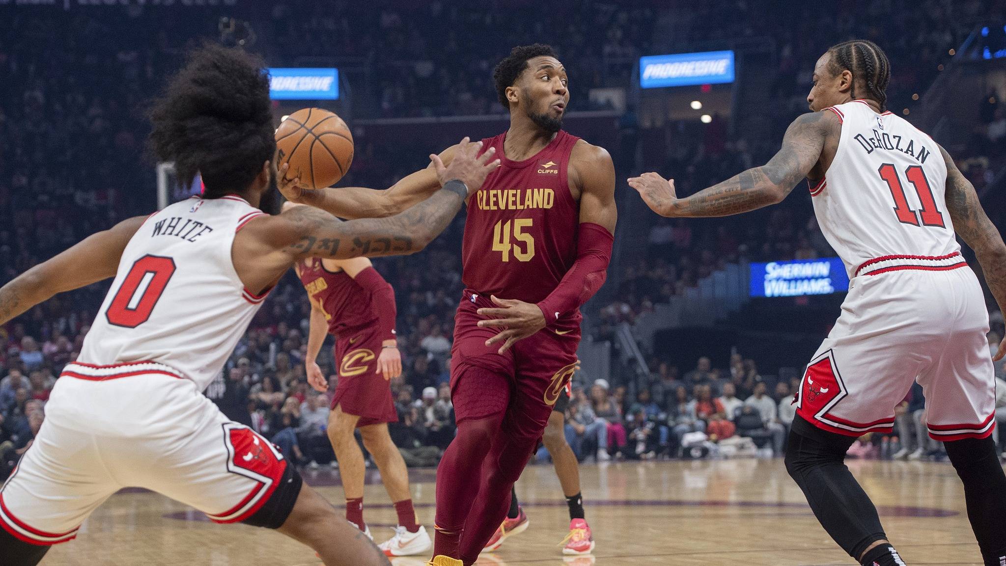 猛龙客场击败步行者,继续领跑东部 猛龙客场击败步行者,继续领跑东部