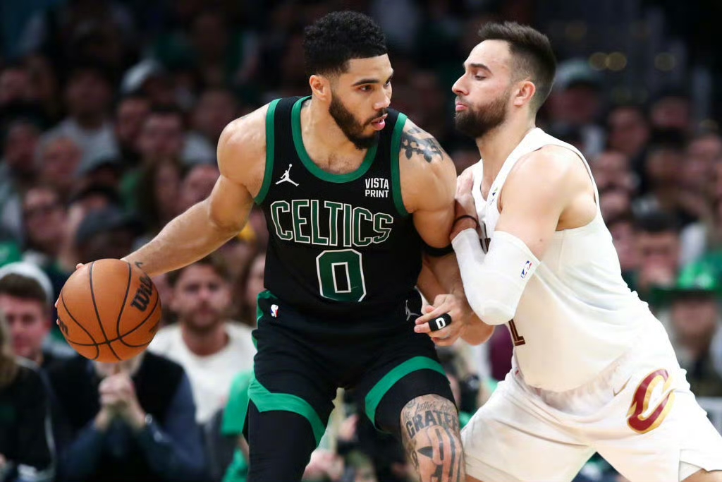 关于凯尔特人力克奇才，东部排名升至第二的信息