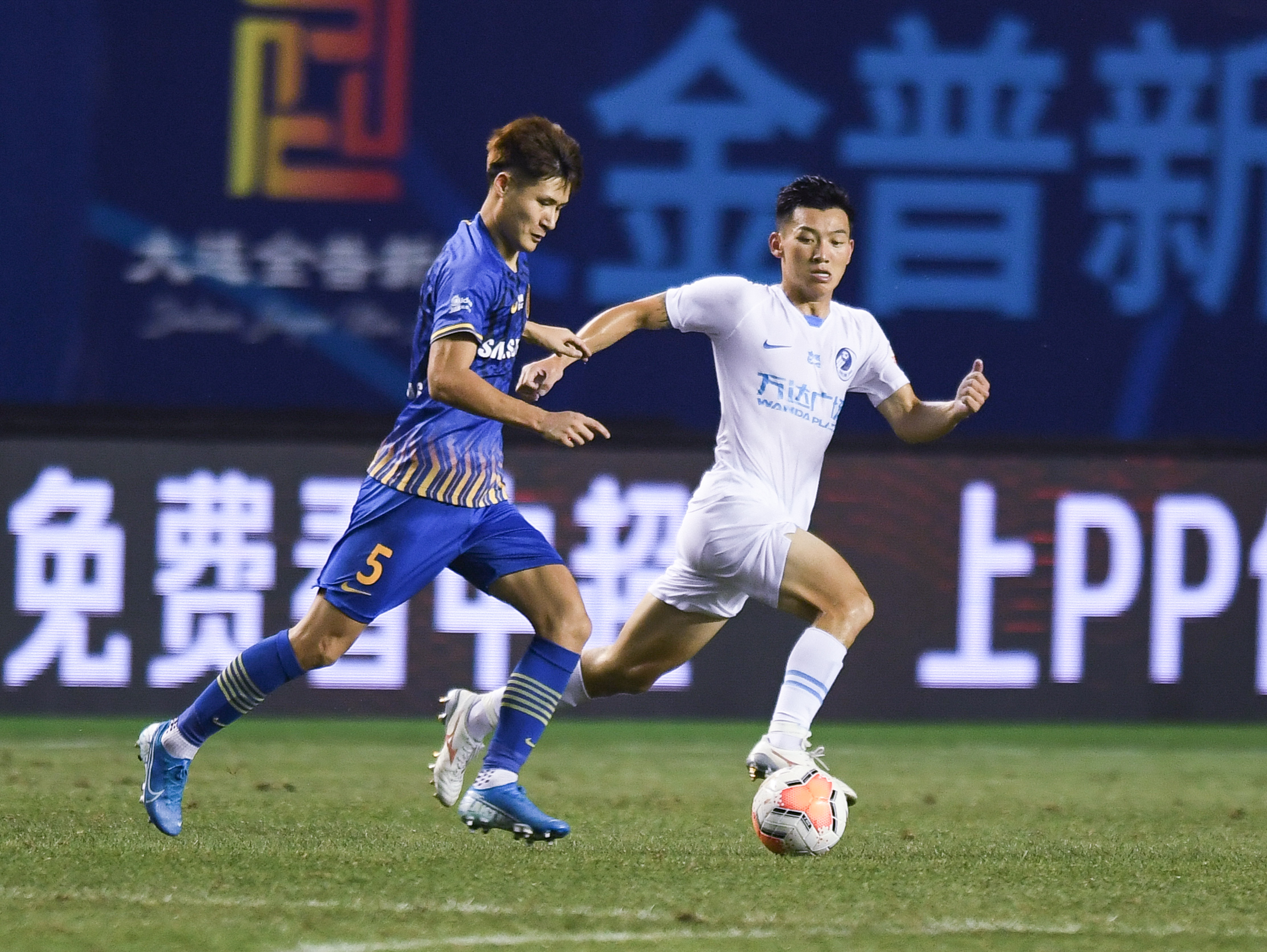 关于江苏苏宁积极备战，河北华夏实力逐渐显现的信息