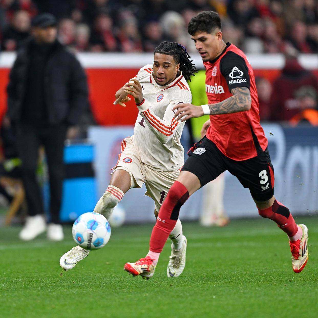 拜仁慕尼黑客场战平勒沃库森,逼近德甲亚军 拜仁慕尼黑客场战平勒沃库森,逼近德甲亚军