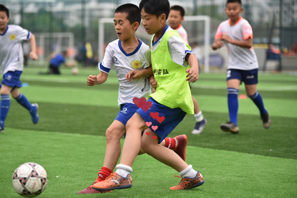 关于真实拼搏!足球赛事中的不可错过瞬间的信息 关于真实拼搏!足球赛事中的不可错过瞬间的信息