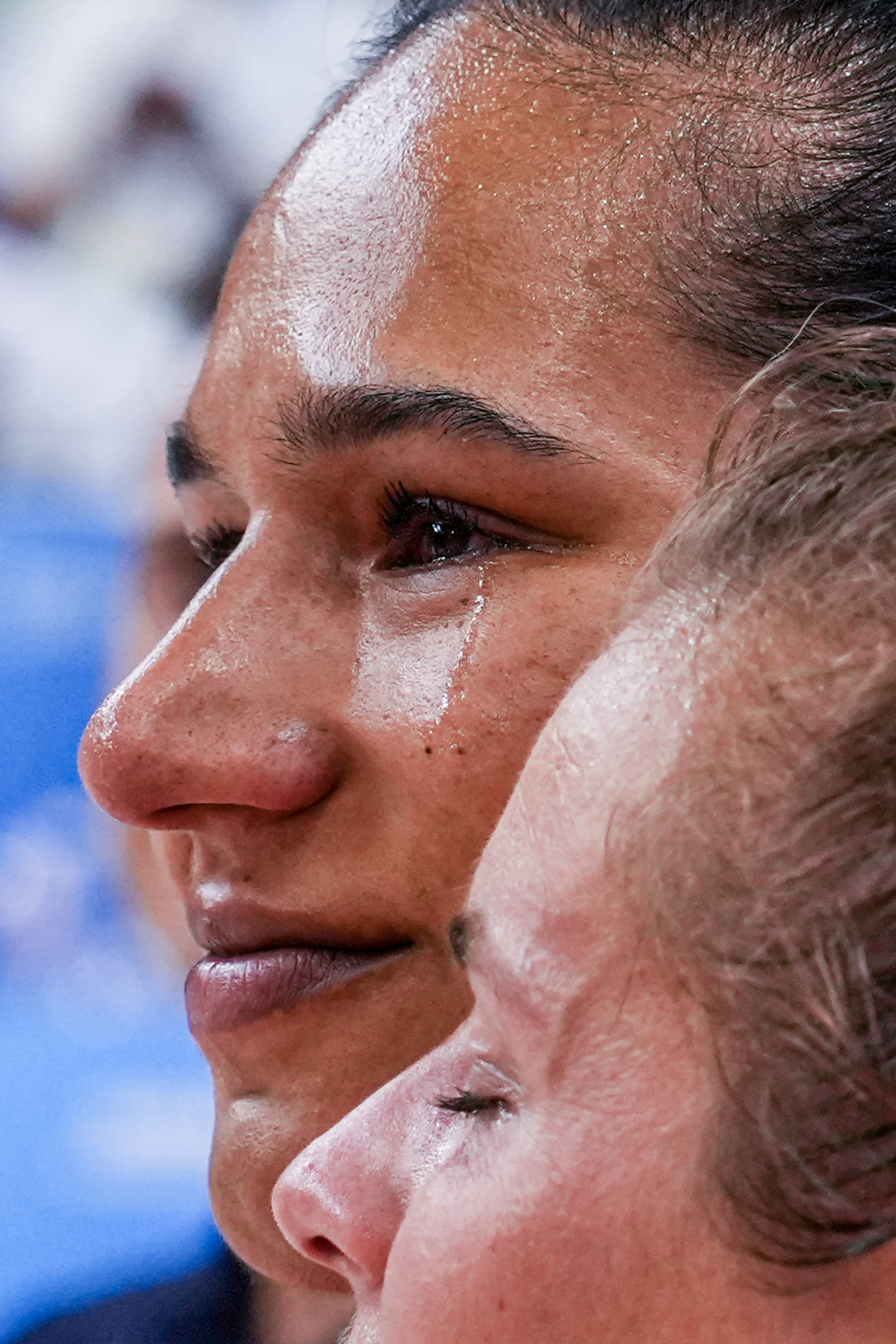 荷兰运动员在游泳比赛中打破记录，夺金