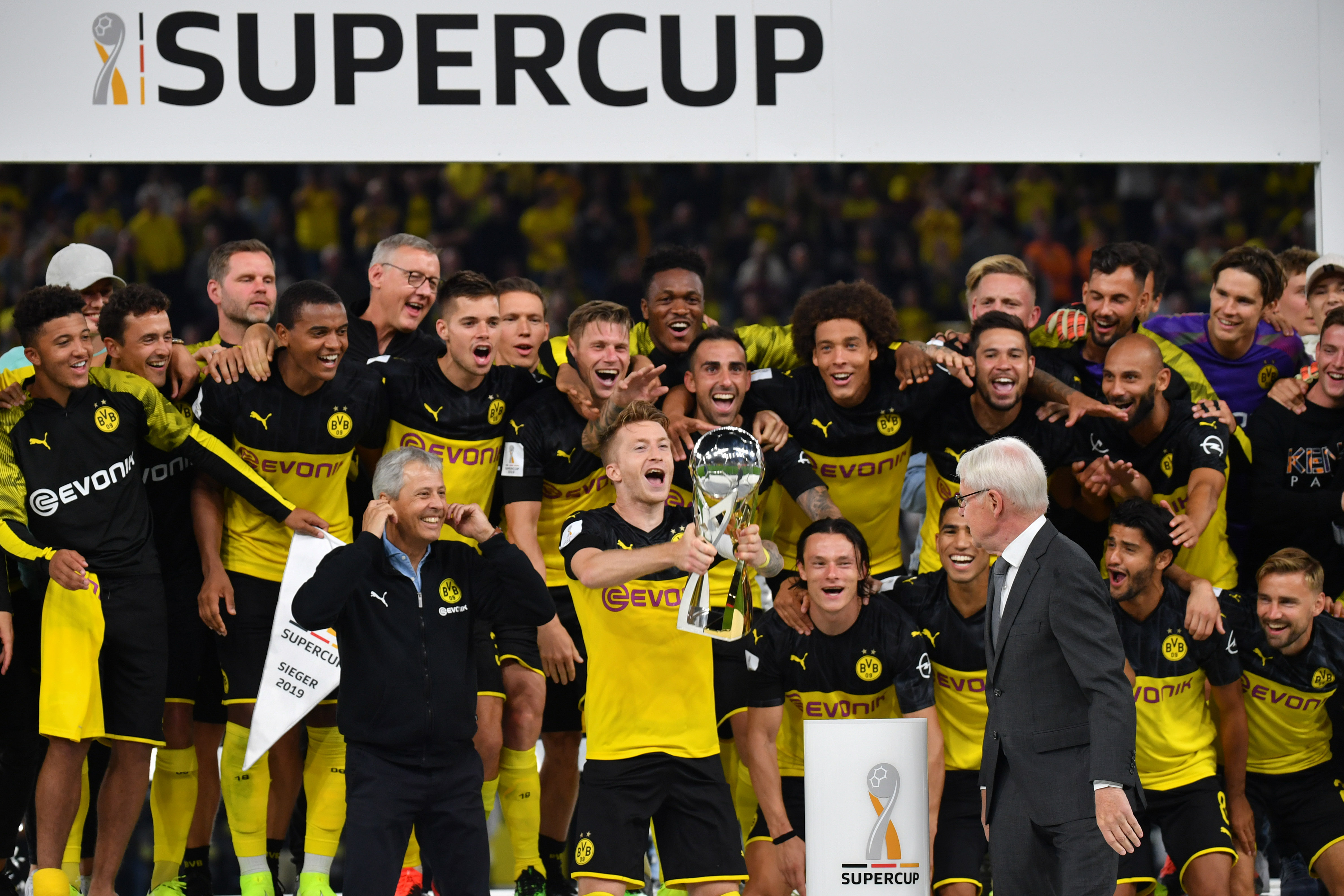 包含多特蒙德主场胜斯图加特，保持领先优势的词条