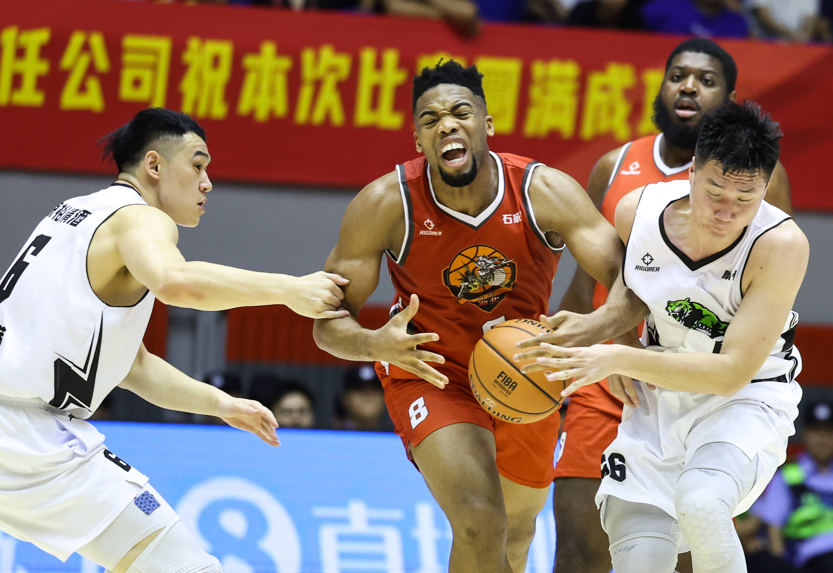 江西男篮主场击败湖北，保持晋级希望