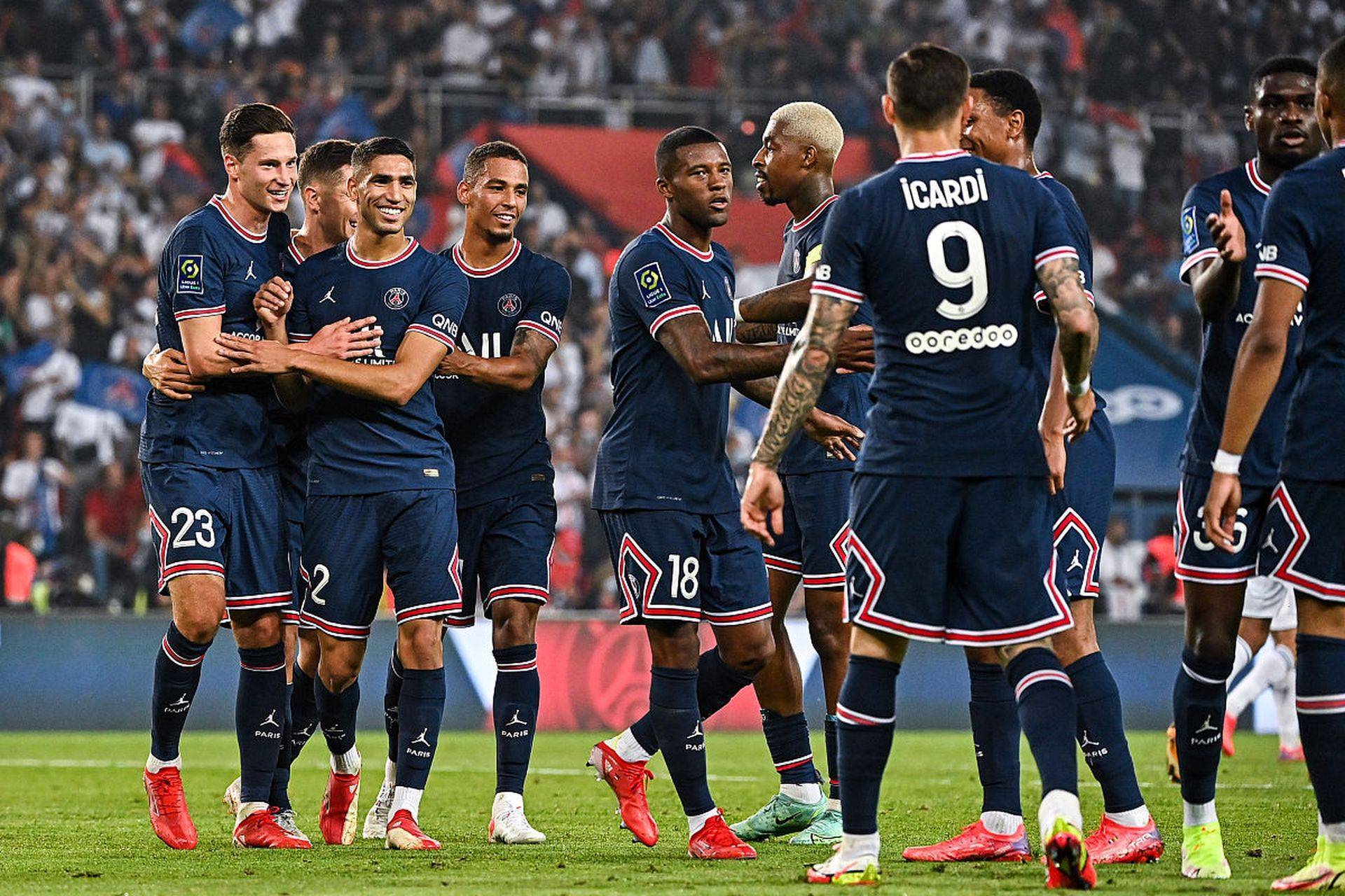 包含欧洲杯预选赛战绩一览，球员实力对比显著的词条